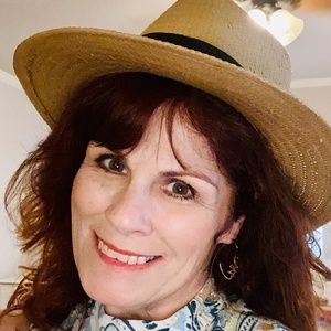 Meet your Posher, Lena